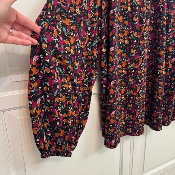 Ava & Viv Dark Floral Top. Cottagecore size X - Picture 3 of 5